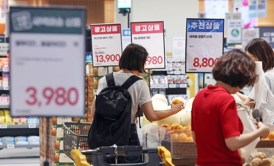 뛰는 물가에 먹거리 소비 '9년만 최저'