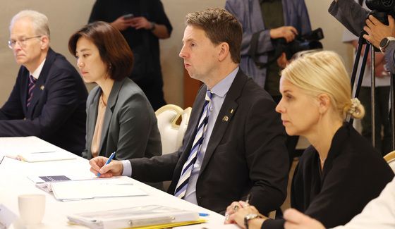 정부청사 찾은 요한 베르그랜 스웨덴 민방위차관