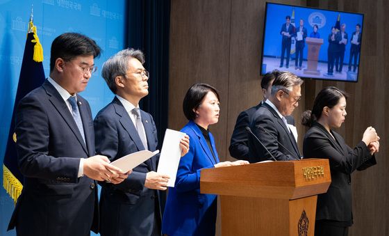 박정훈 대령 체포 외압 의혹 관련 기자회견 하는 민주당