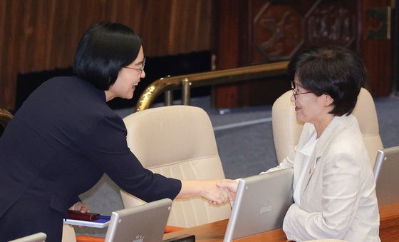 본회의 첫 참석한 원민경 신임 여가부 장관