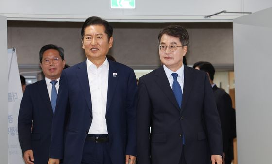 김동연 경기도지사와 함께 들어오는 정청래 당대표