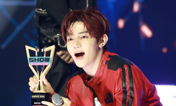 장하오, 1위 트로피 들고 행복해