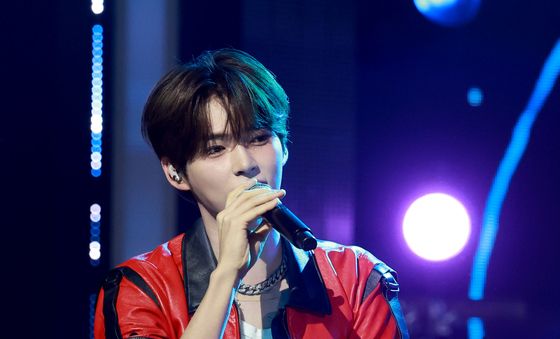 성한빈, 노래하는 왕자님