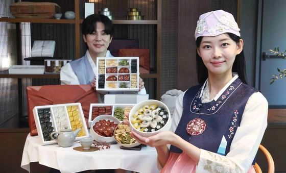 신세계百, 한국의 맛과 멋 담은 추석 선물 세트 처음 선보여