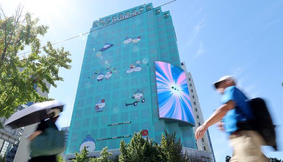 민트빛 외벽에 캐릭터 더해… iM금융, 브랜드 존재감 높이다