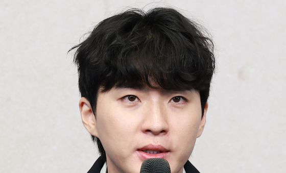 인사말 하는 '백번의 추억' 김상호 감독