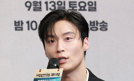 인사말 하는 허남준