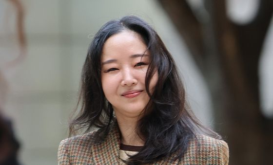 민희진, 하이브와 260억 '풋옵션 소송' 직접 출석