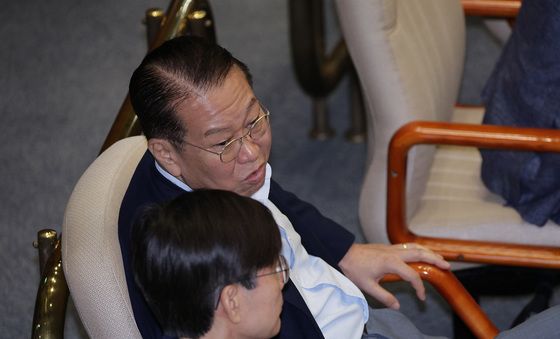 대화하는 권영세