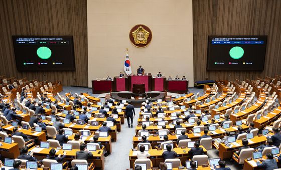 국민의힘 불참 속 가결되는 3대 특검법 수정안