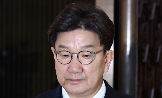 '체포동의안 표결' 굳은 표정의 권성동 의원