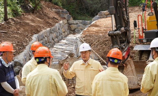 김인호 산림청장, 경북 산불피해지 산사태예방사업 추진상황과 안전점검