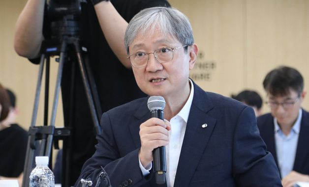 빅테크 CEO 간담회에서 인사말하는 이찬진 금감원장