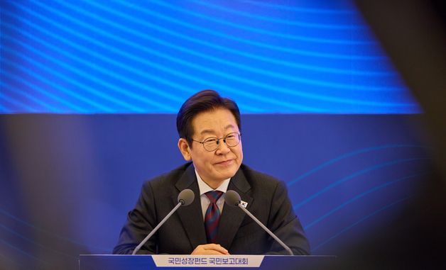 발언 듣는 이재명 대통령