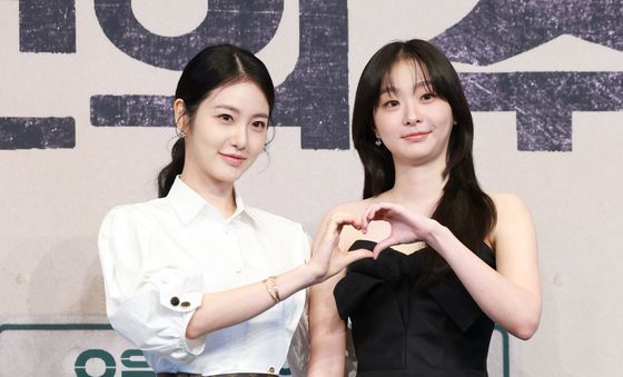 '백번의 추억' 김다미·신예은, 80년대 버스 안내양 영례와 종희