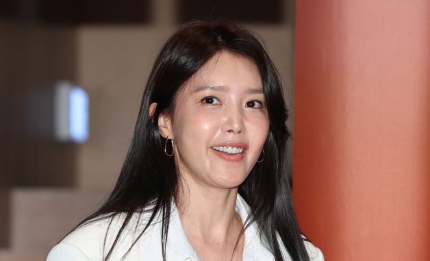 채정안, 반가운 얼굴