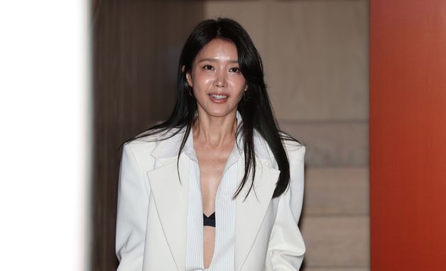 채정안, 파격 의상