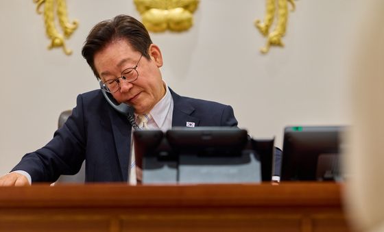 李대통령, 마크롱 프랑스 대통령과 통화…"전략 산업 협력 잠재력 실현"