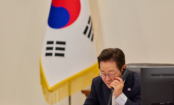 李대통령, 투스크 폴란드 총리와 통화