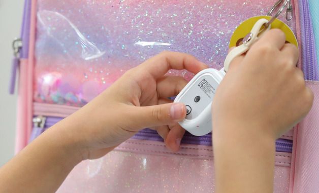 초등안심벨 사용법 배우는 학생들