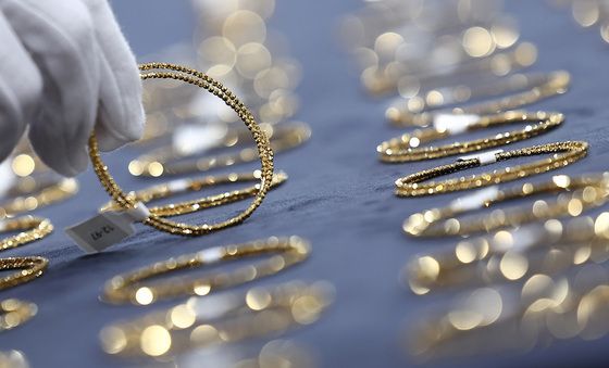 관세청, 우회수출 금 가공제품 적발