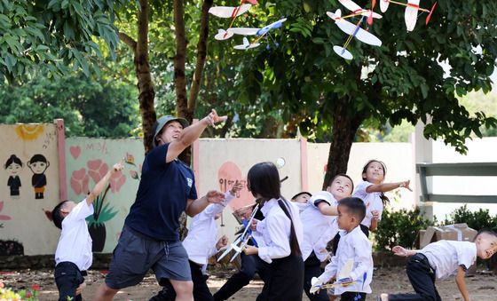 한국공항공사, 라오스 고아학교 찾아 온정 전하다