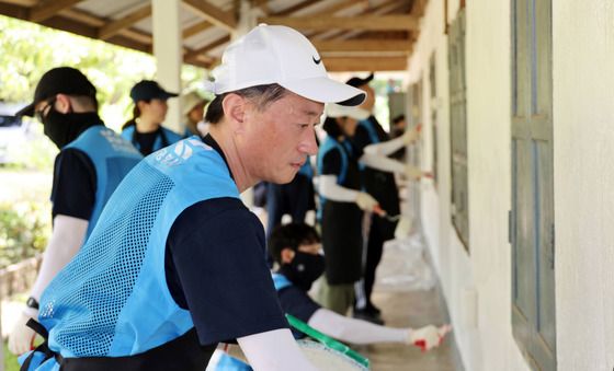 노후된 학교 새단장… 아이들에 밝은 교실 선물