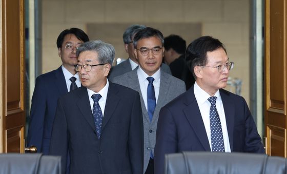 전국법원장회의 입장하는 법원장들