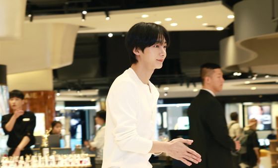 형원, 백화점 싹쓸이 비주얼