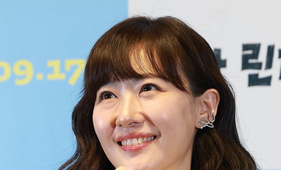 마에다 아키, 케이 하트로 인사