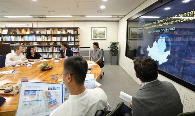 노원구청장 만난 요하네스 프루에하우프 회장