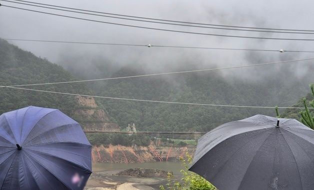 가뭄에 단비 내리는 강릉 오봉저수지