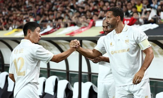 이영표·퍼디난드, '잘해보자'