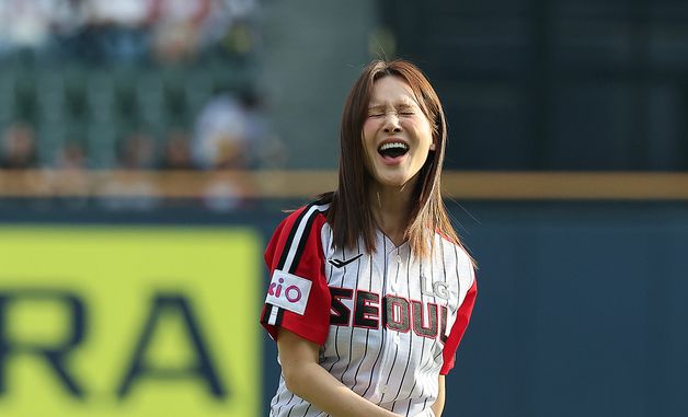 아이비, 패대기 시구라니