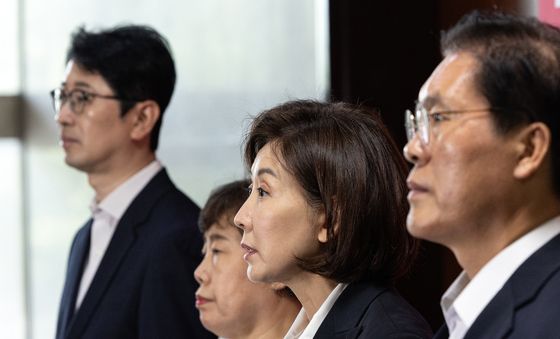 현안 관련 입장 밝히는 국민의힘 법사위원들