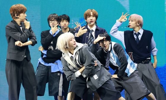 아이딧, 핫 데뷔