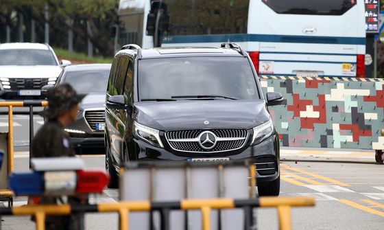 해군 장교로 입영한 이재용 회장 장남 이지호 씨 탑승 추정 미니밴