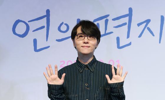 포즈 취하는 성우 남도형