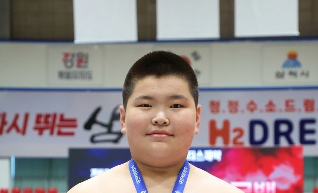 초등부 장사급(120kg 이하) 1위 차지한 허길녕