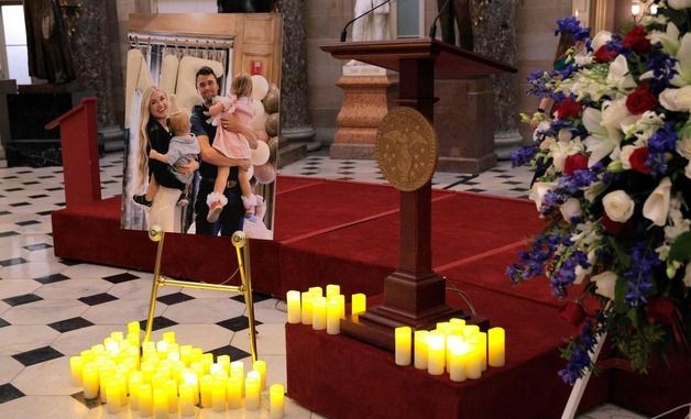 [포토] 미 국회의사당 내 찰리 커크 추모 전기 촛불