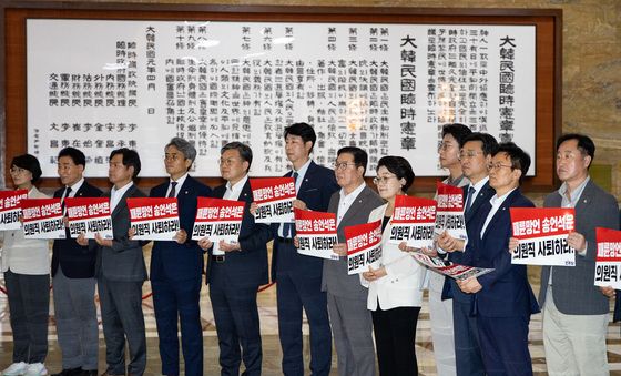 송언석 국민의힘 원내대표 사퇴 촉구하는 민주 초선의원들