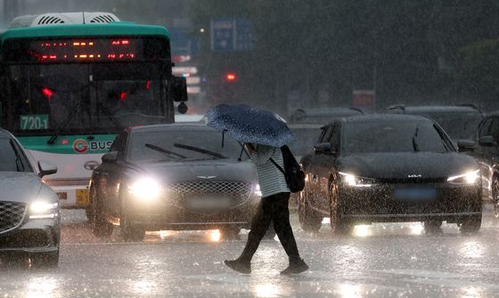 요란하게 내리는 비