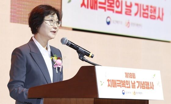 축사하는 이스란 보건복지부 차관