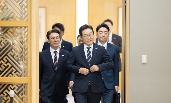 李대통령, 정부세종청사 국무회의 참석