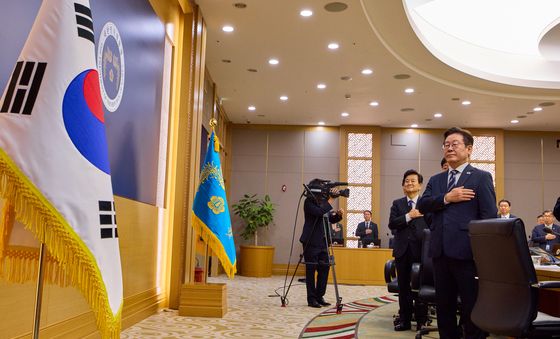 국민의례하는 이재명 대통령