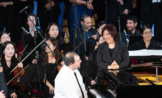 '빛을 넘어 음악으로'