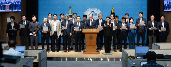 기자회견하는 민주당 초선 의원들