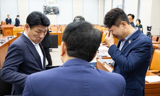 성일종 국방위원장 여야 간사와 대화
