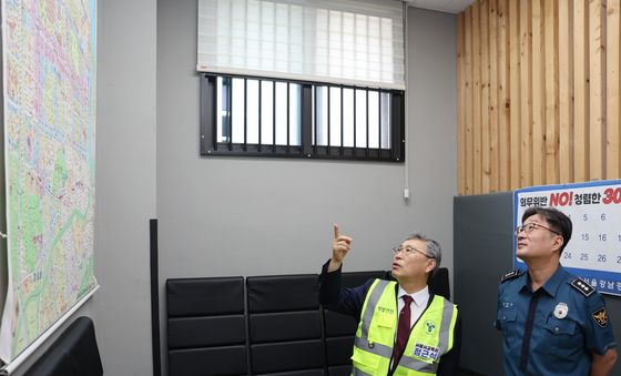 파출소에서 대응상황 점검하는 정근식 교육감