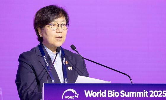 개회사하는 정은경 보건복지부 장관